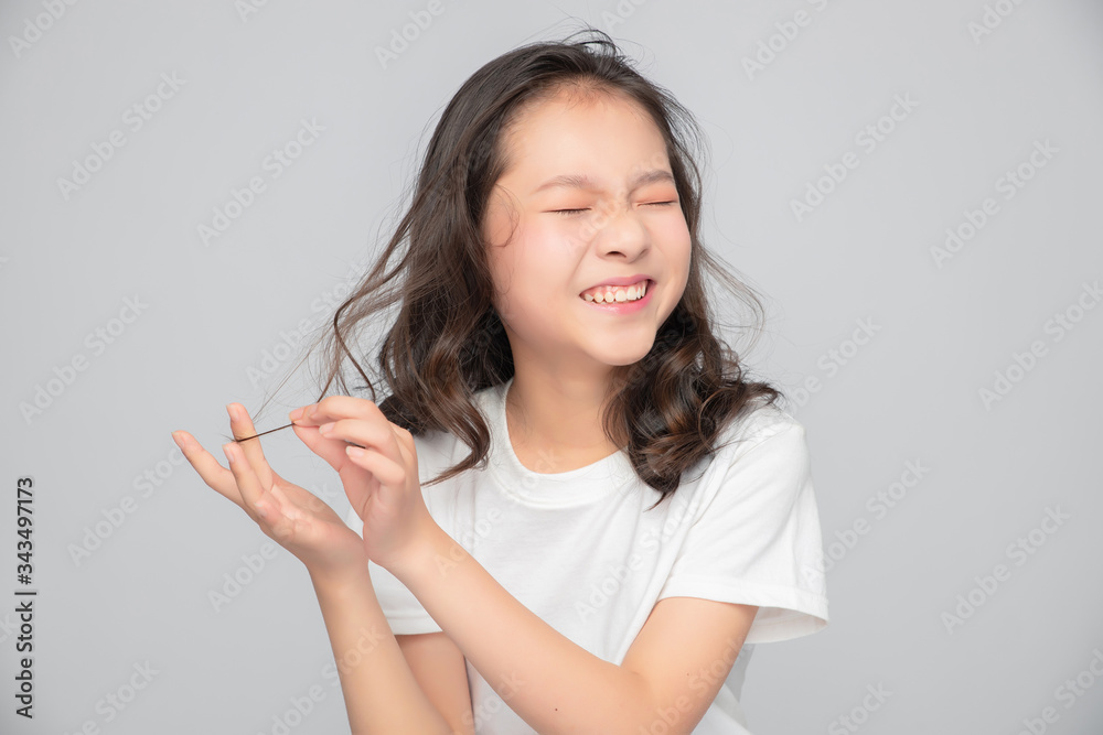 Asian primary school girls in gray background