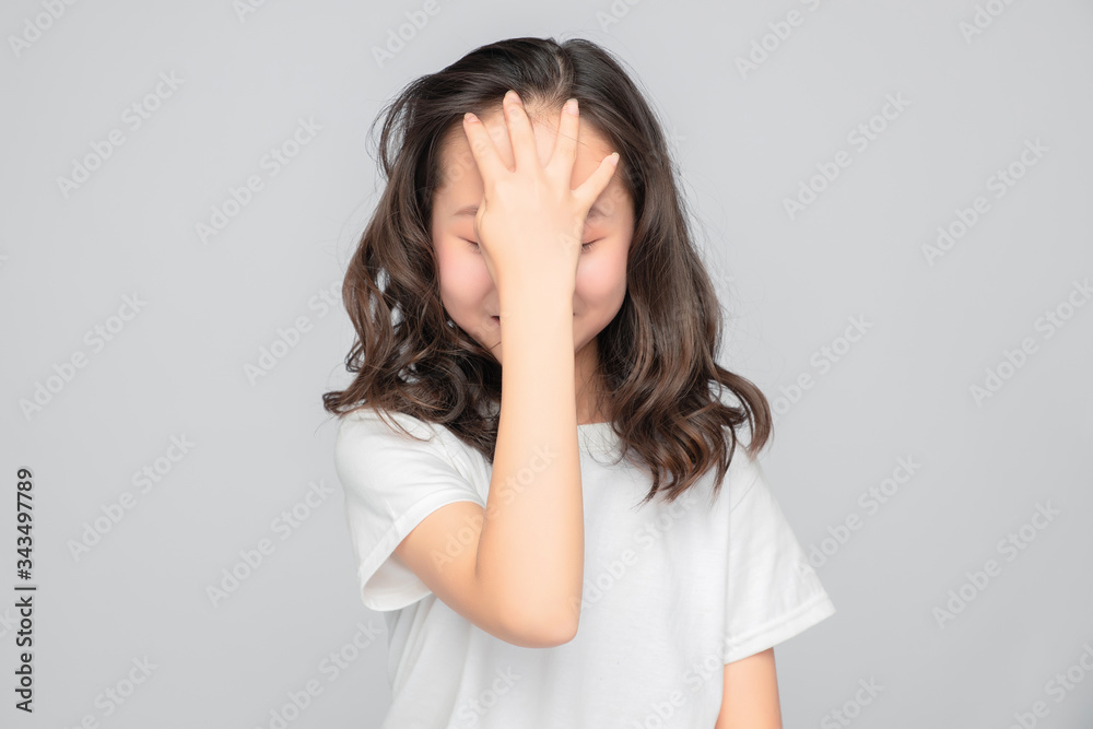 Asian primary school girls in gray background