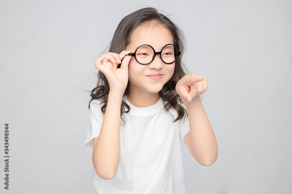 Asian primary school girls in gray background