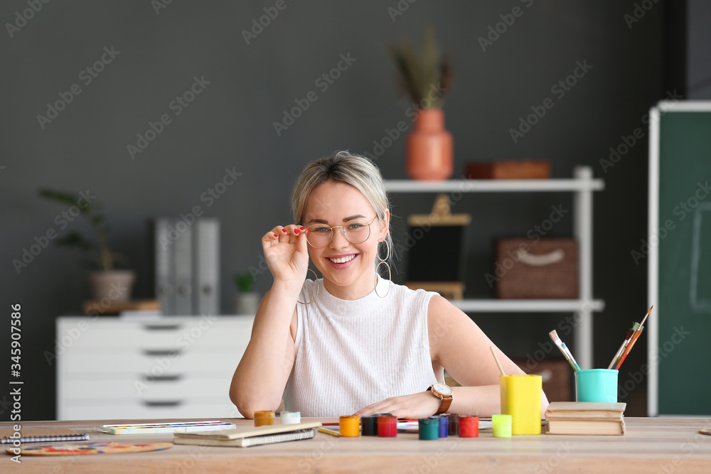 Female teacher in school of painters