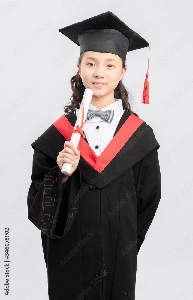 亚洲小学女生穿学士服