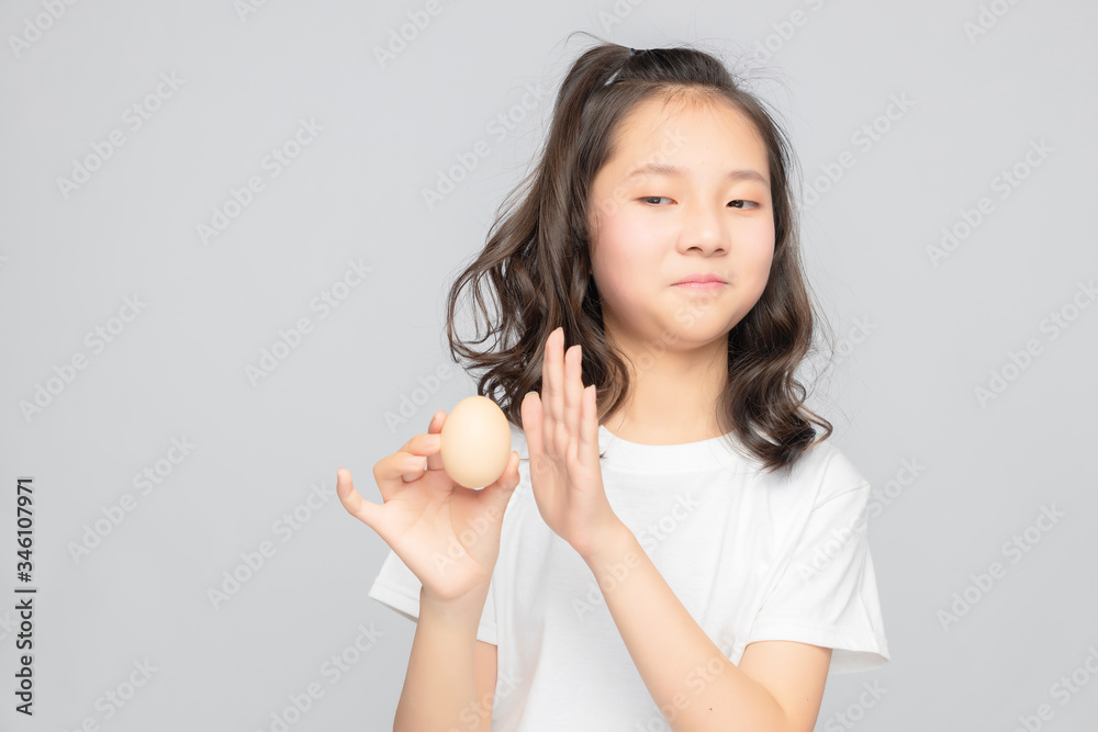 Asian primary school girls in gray background