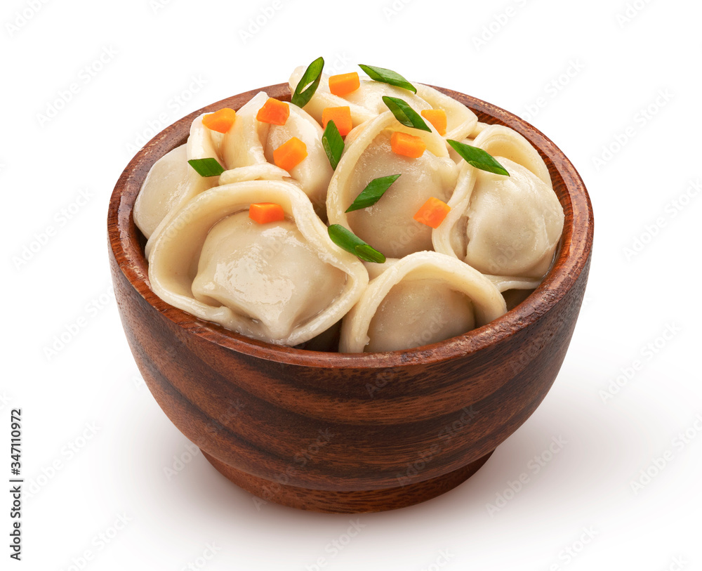 肉馅饺子，在白底上隔离的自制俄罗斯pelmeni