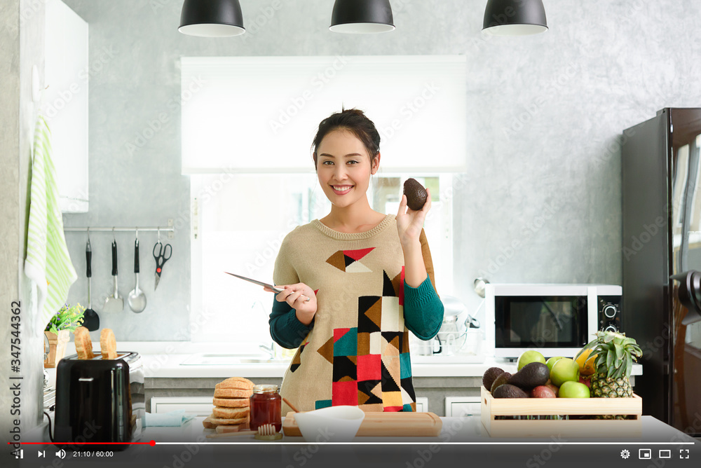 6x4 resolution screen of woman streaming online course about cooking in her home kitchen