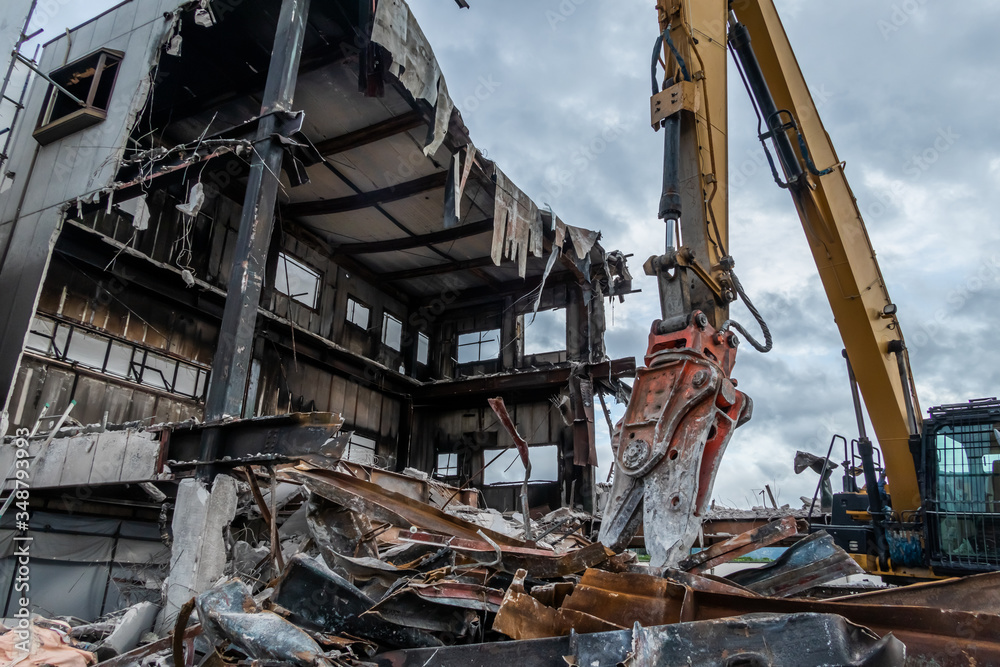 建築物件解体現場(許可済み且つ、既に存在しない物件です)　Demolition of buildings