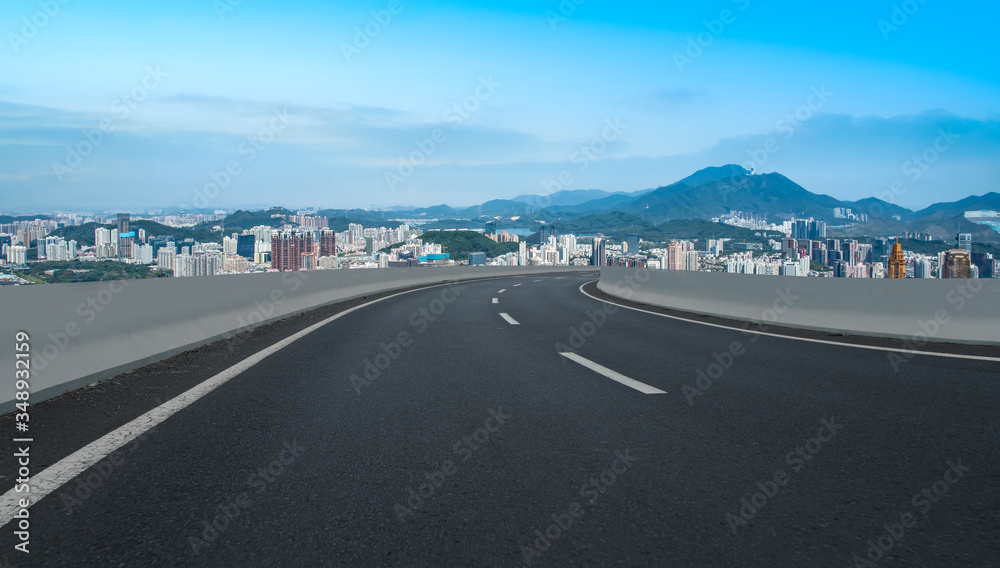 深圳的摩天大楼和道路地面