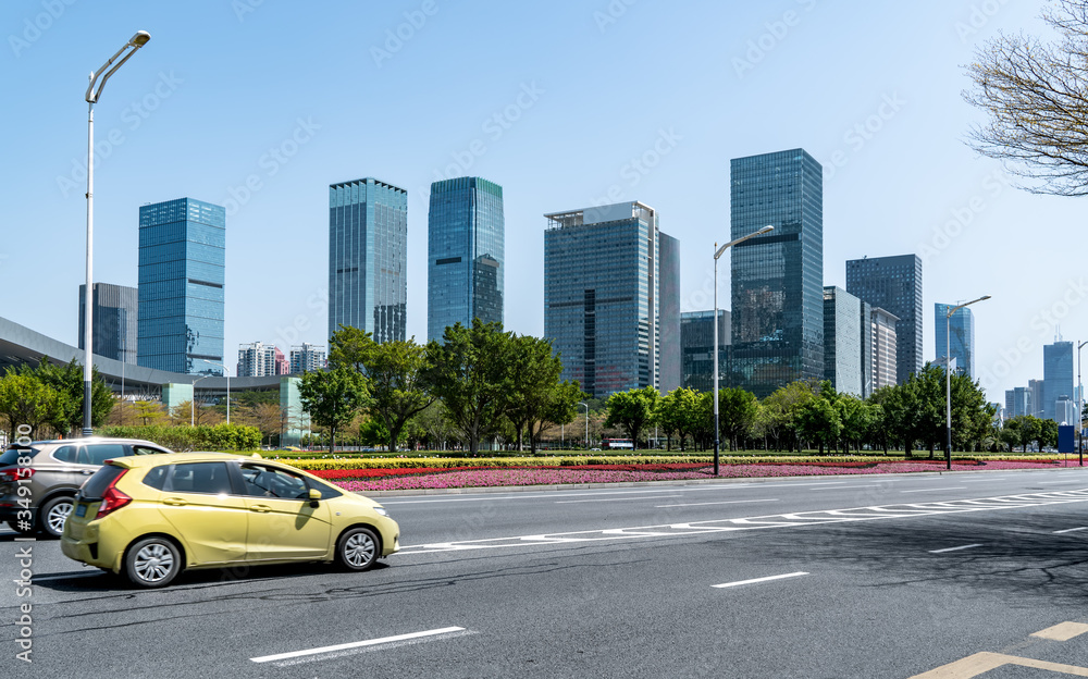 沥青地面与城市现代建筑