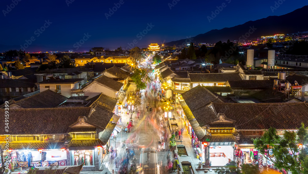 大理古城街区夜景