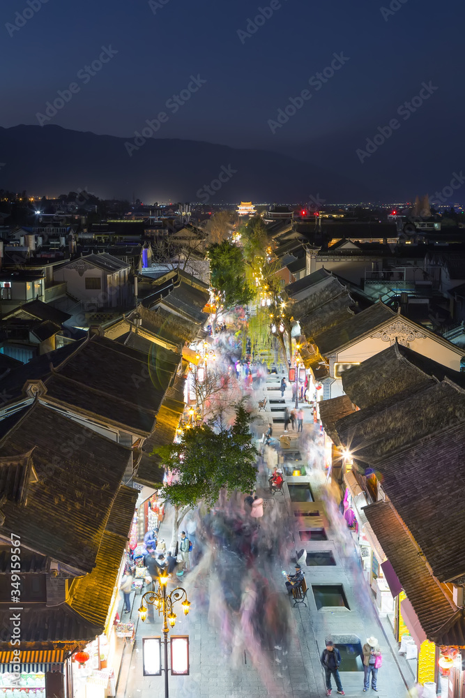 大理古城街区夜景