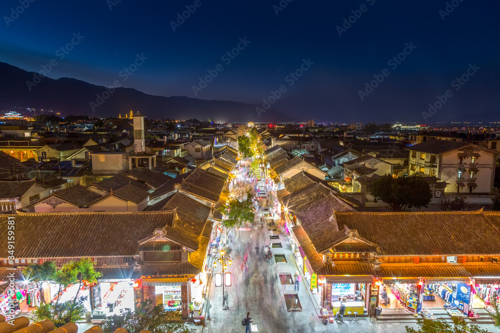 大理古城街区夜景