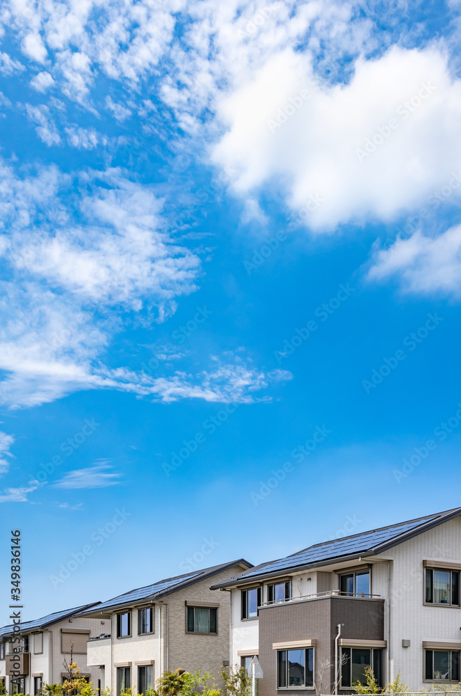 太陽光発電をする住宅街