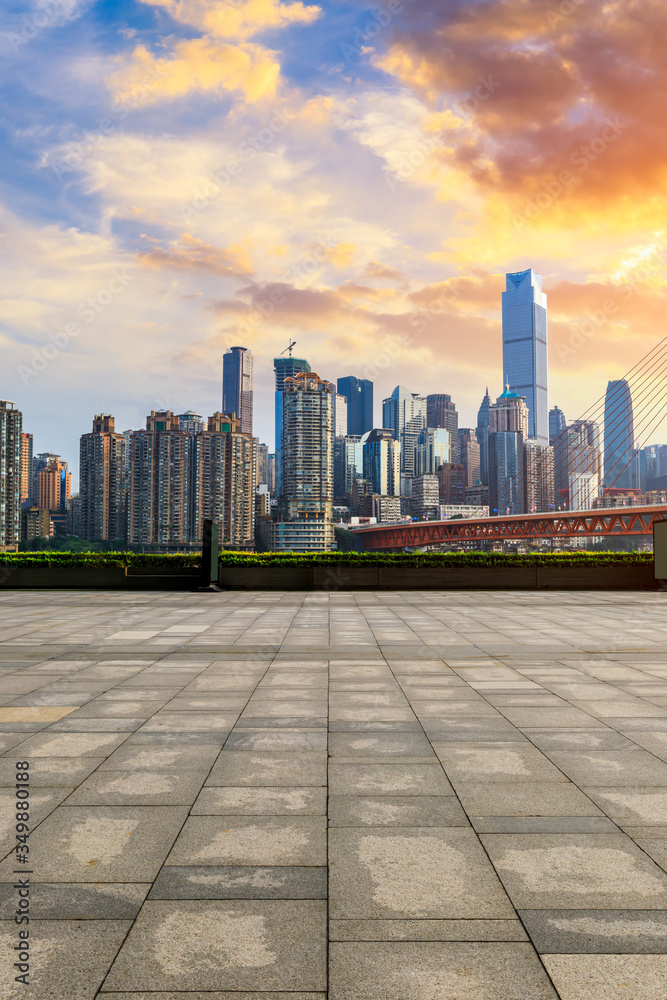 日落时的重庆城市天际线和建筑，中国。