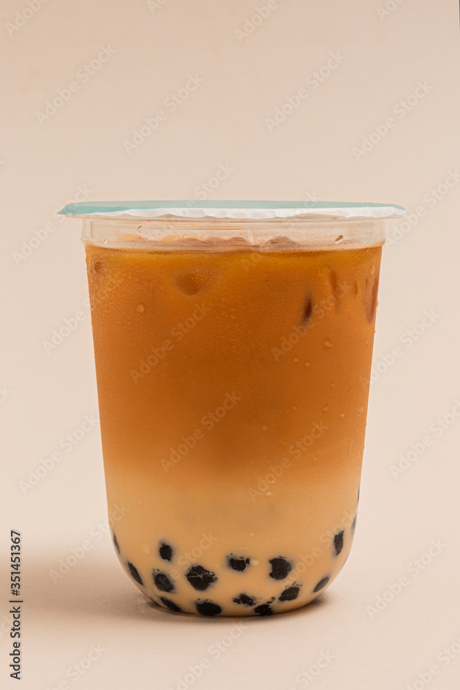 塑料杯中的泡泡奶茶