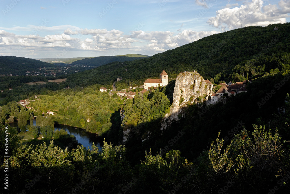 Village medieval de Saint Cirq Lapopie dans le département du Lot en France