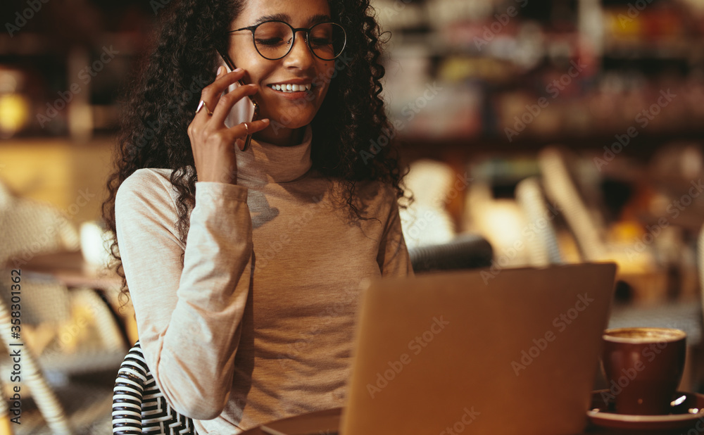 Woman working from a coffee shop