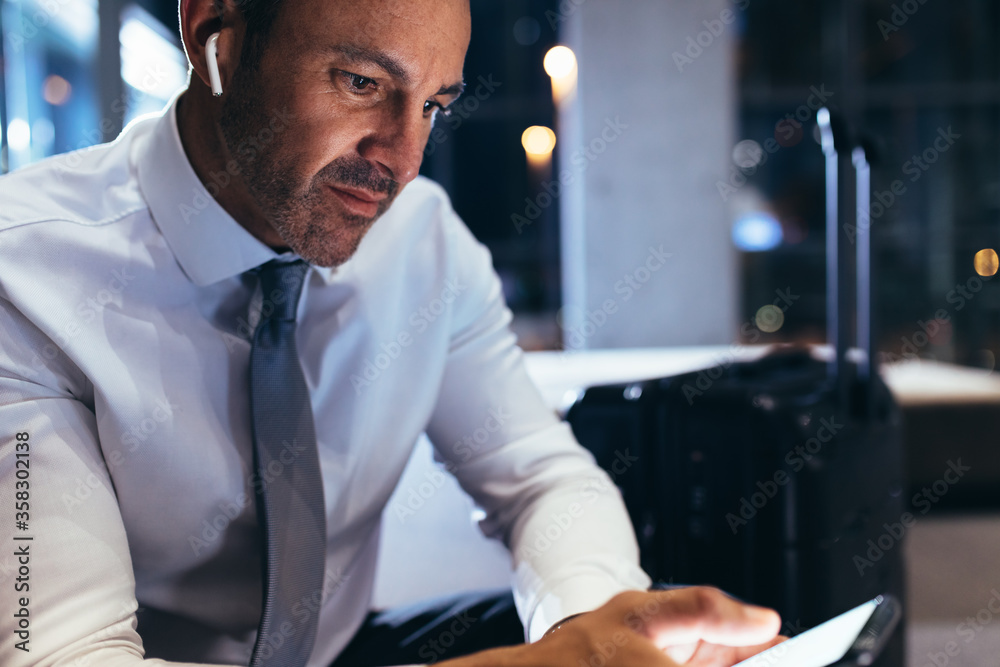 Staying connected to office while travelling