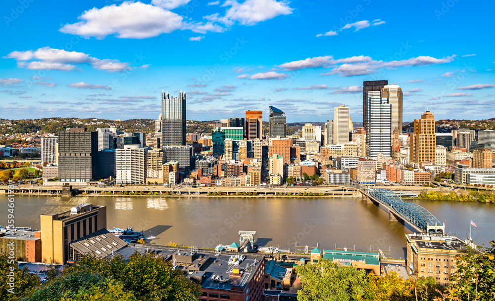 Downtown Pittsburgh and the Smithfield Street Bridge in Pennsylvania