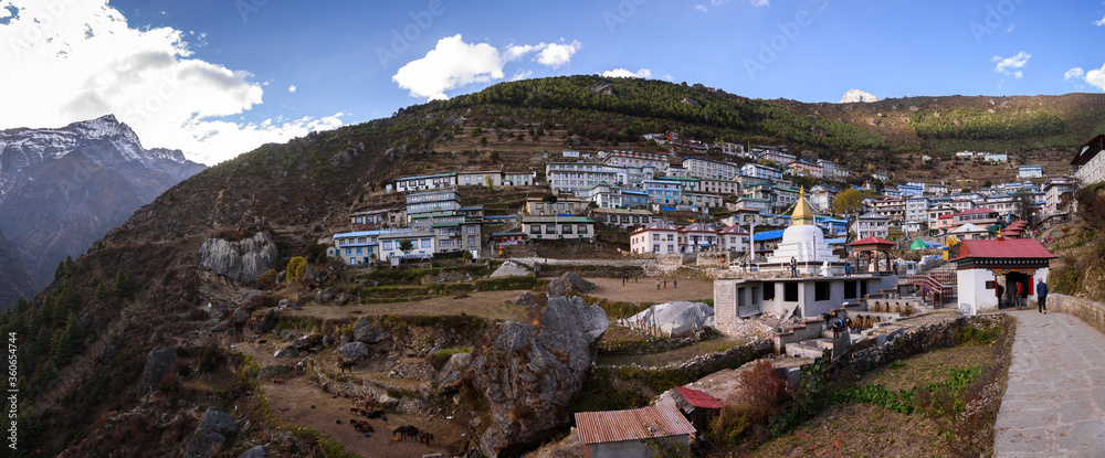 山脉全景