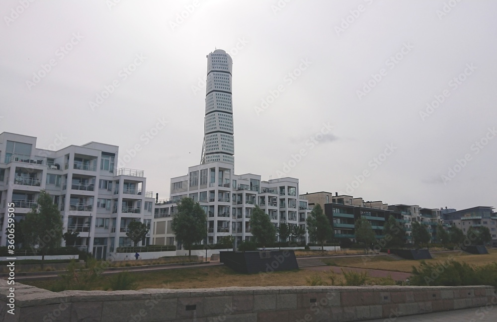 斯堪的纳维亚景观。马尔默市有一座摩天大楼的现代低层住宅区。