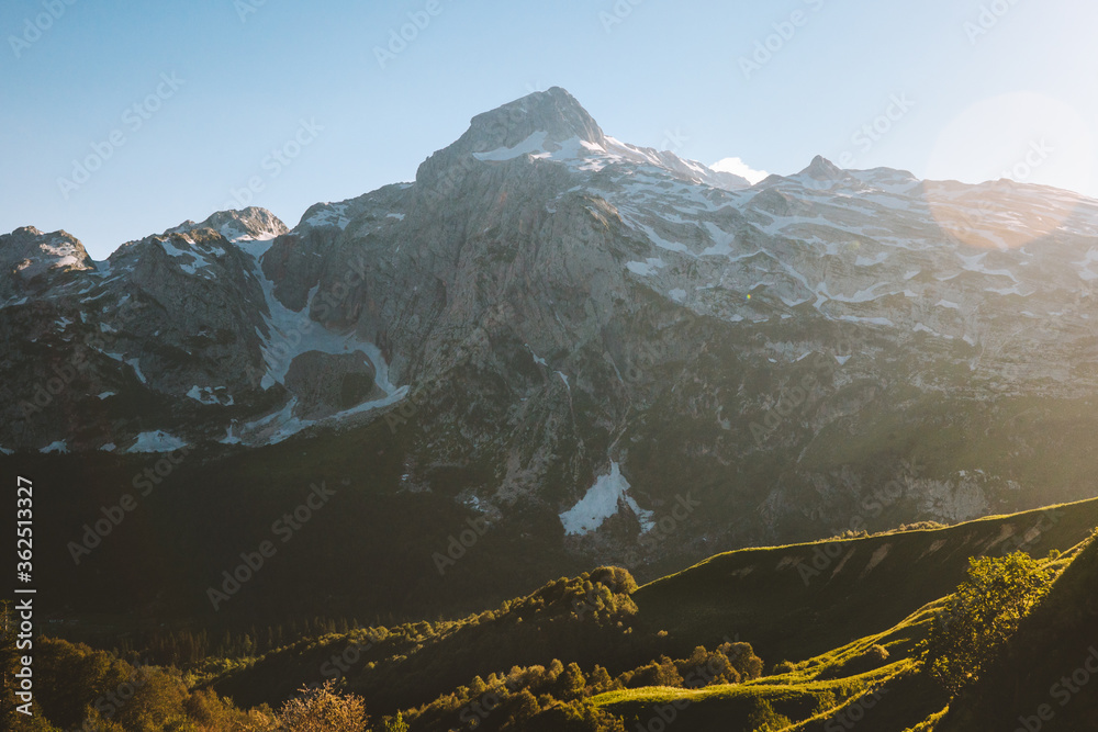 高加索山脉日落景观夏季旅行荒野自然景观鸟瞰图