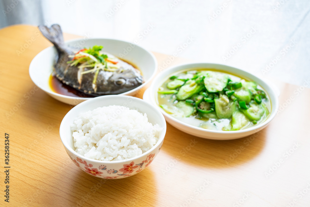 Summer Lunch Recipe-Steamed Stinky Belly Fish and Fried Loofah