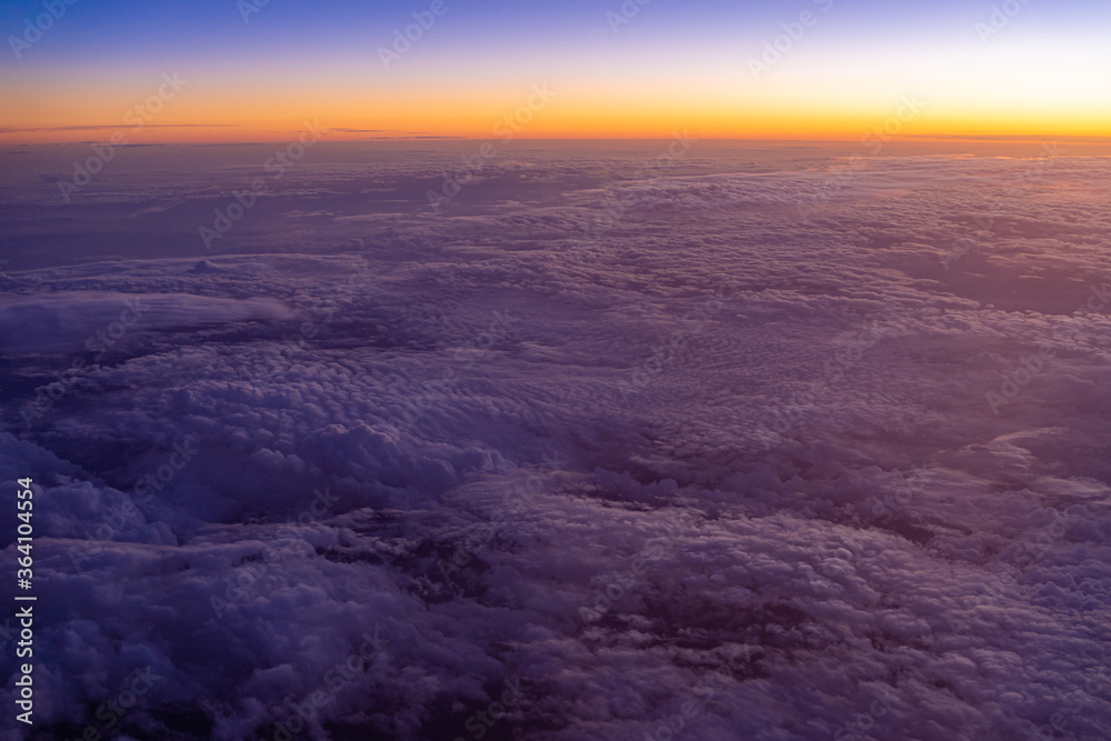 日落时高空云层鸟瞰图