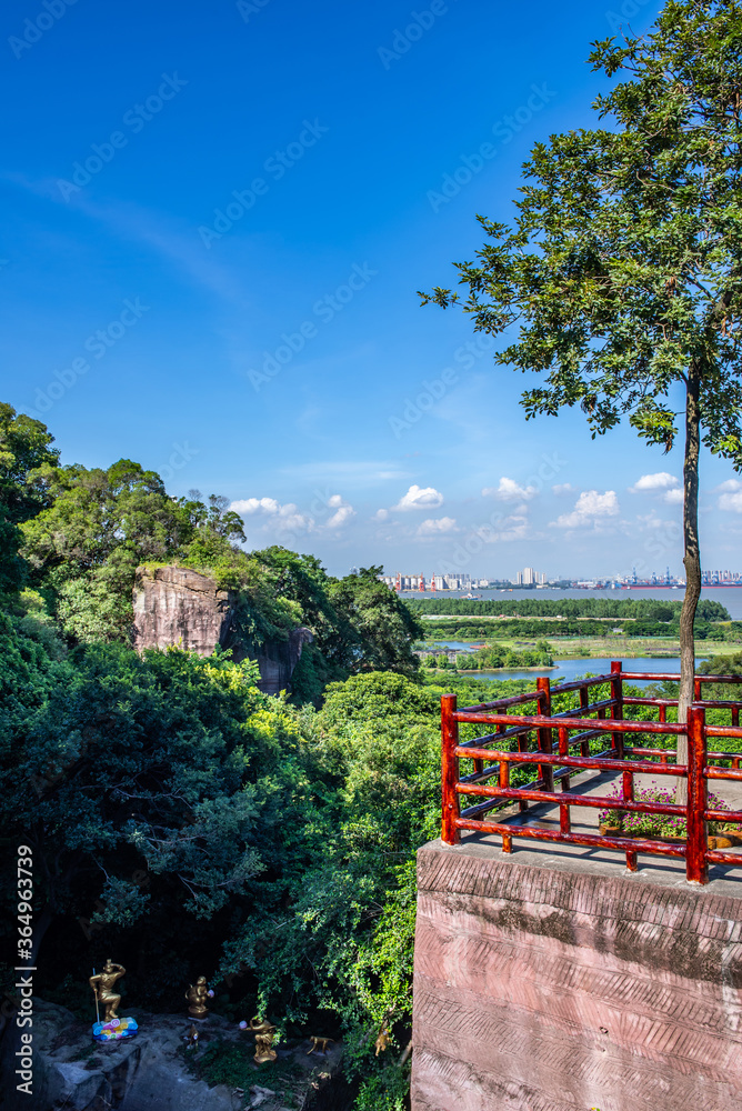 中国广州番禺莲花山公园风光