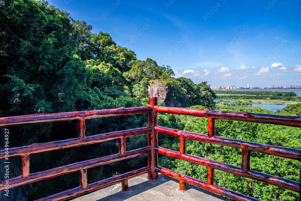 中国广州番禺莲花山公园风光