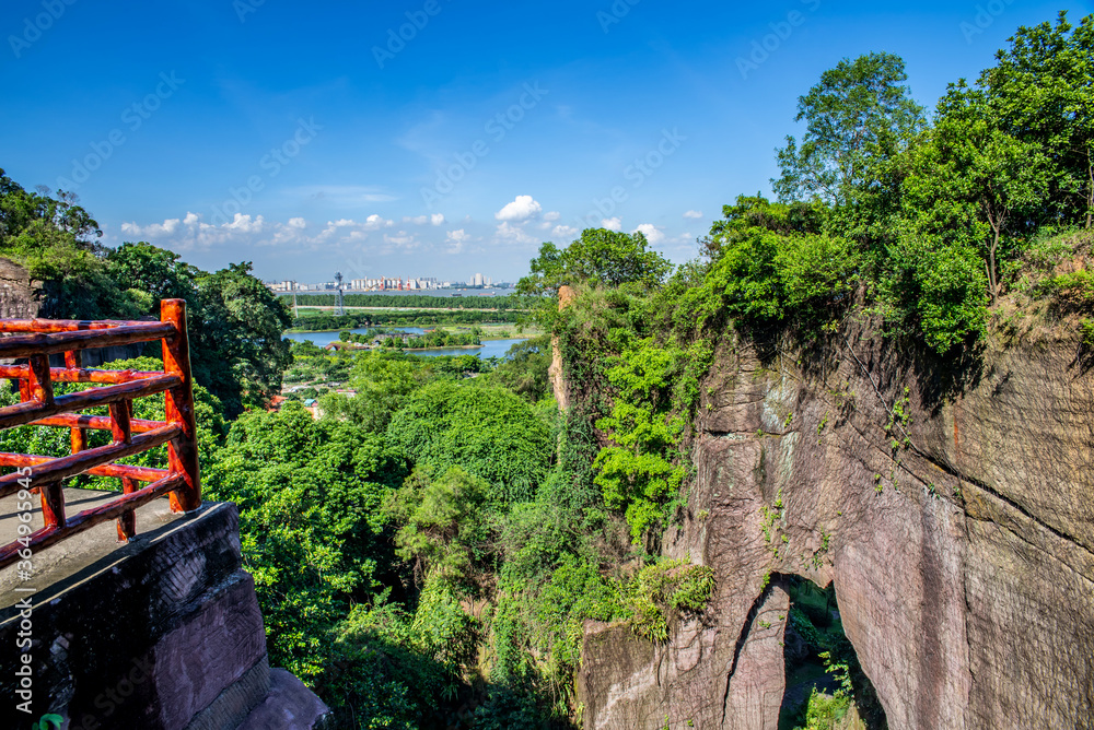 中国广州番禺莲花山公园风光