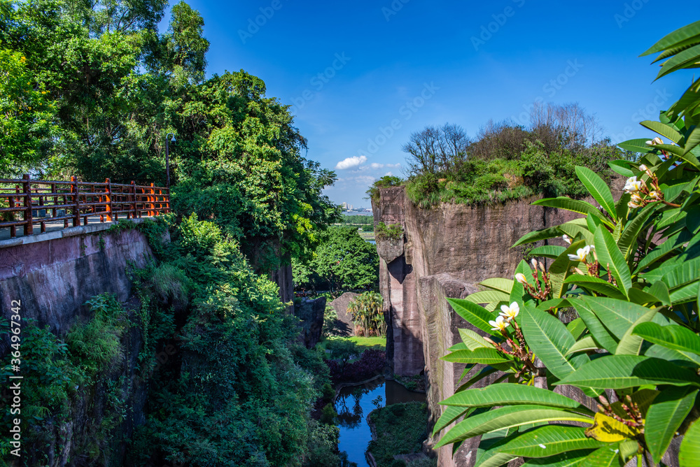 中国广州番禺莲花山公园风光