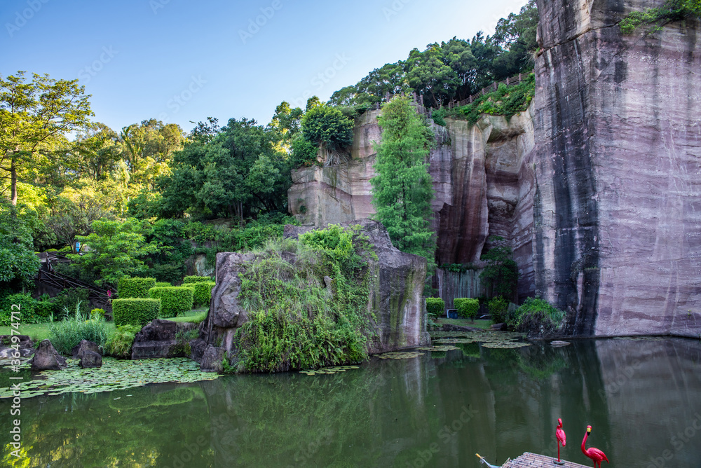 中国广州番禺莲花山公园燕子岩丹霞地貌