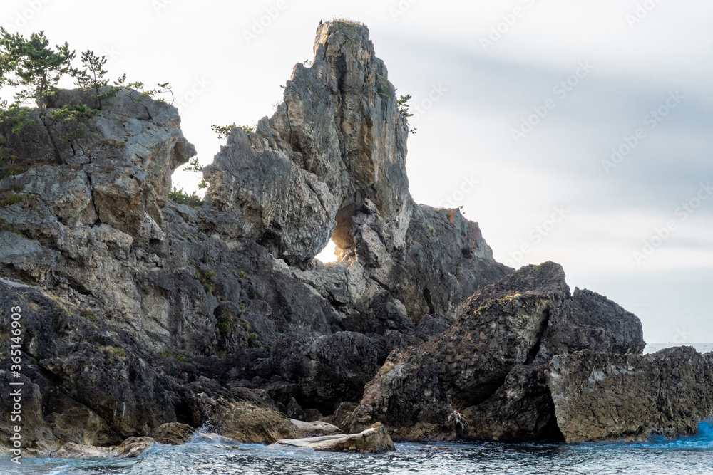 Madoiwa (window rock), a rock formation with a 2m hole in the middle eroded by the ocean over the ye