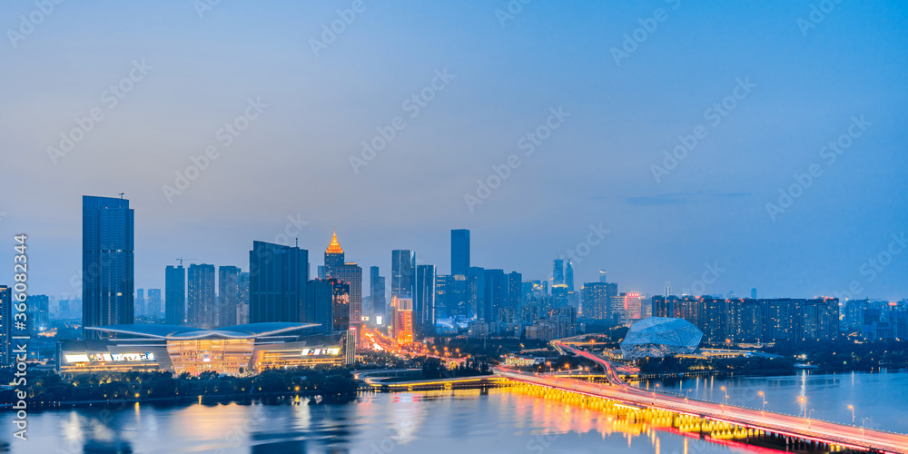 中国辽宁省沈阳市盛京剧院及浑河沿岸城市建筑夜景