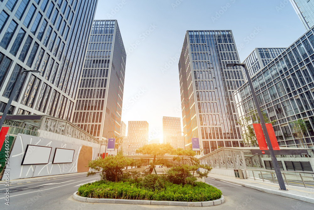 密集的摩天大楼和道路，中国济南中央商务区。