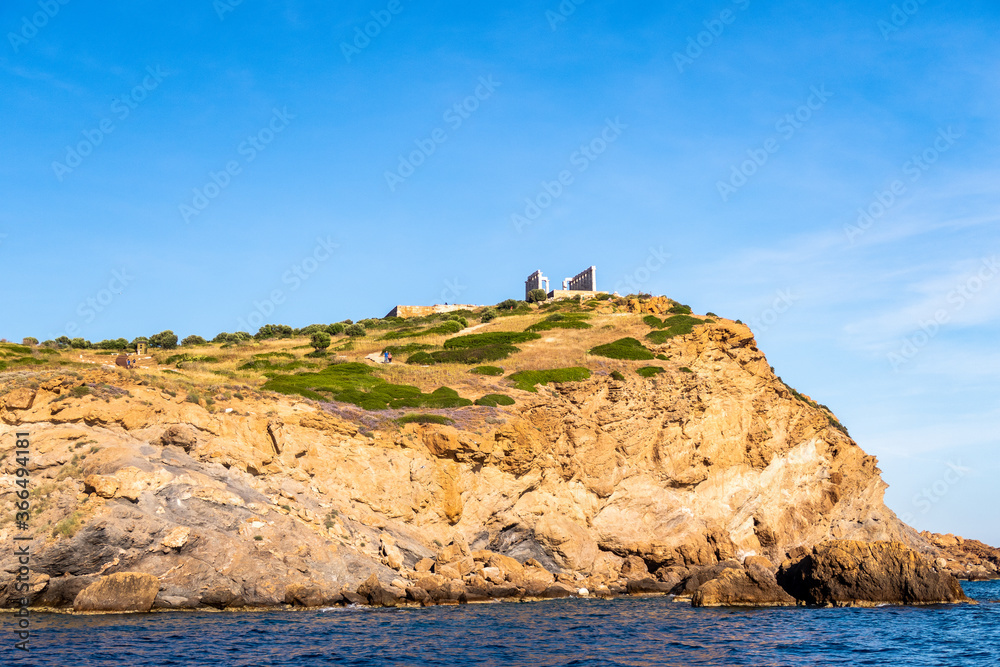 苏尼翁悬崖上的波塞冬神庙古遗址-阳光明媚的summe海景