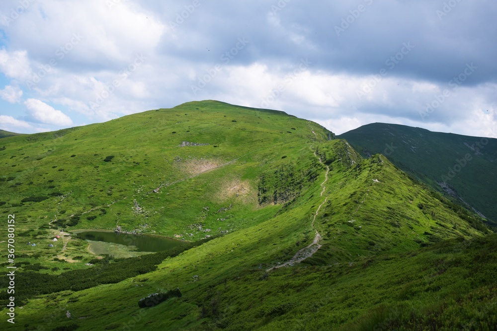 蓝天山景