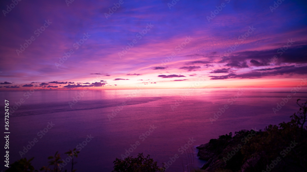 Beautiful dramatic sky sunset or sunrise over the tropical sea scenery of beautiful nature backgroun