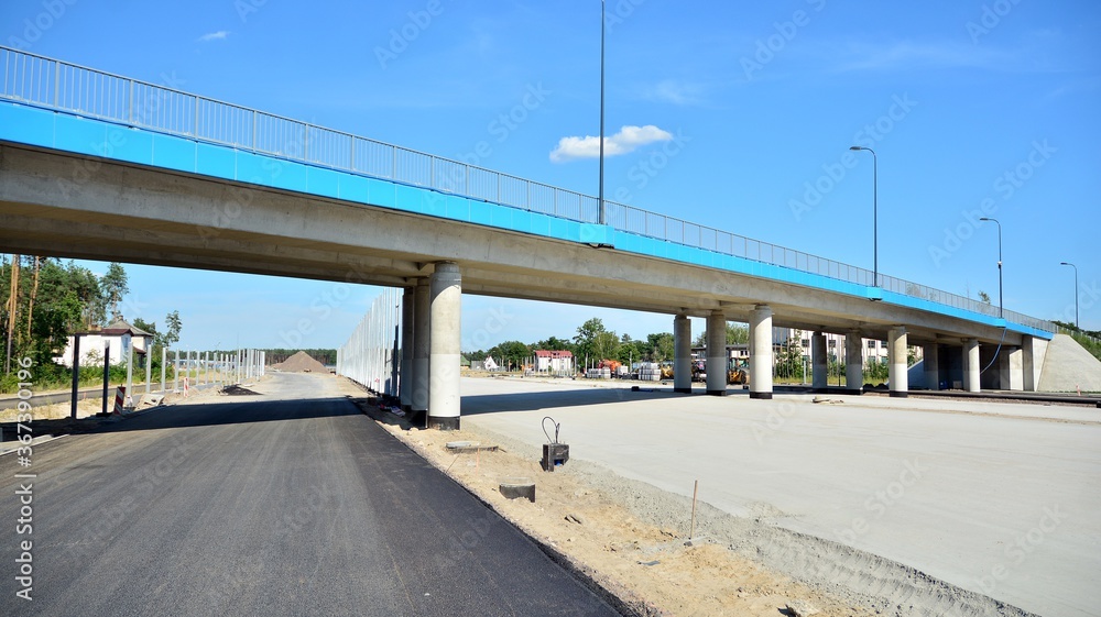 正在建设的新公路视图。