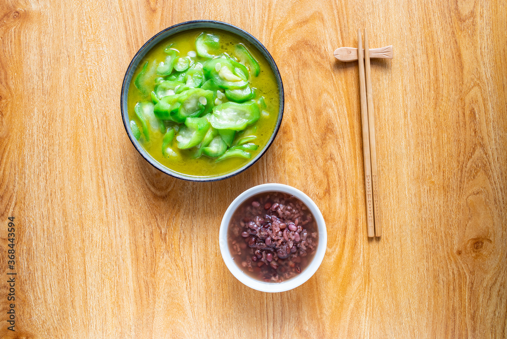 夏季食谱炒丝瓜红豆粥