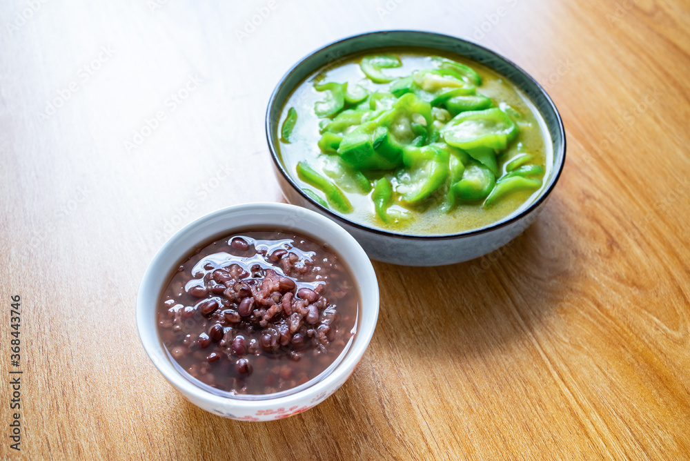 夏日食谱炒丝瓜红豆粥