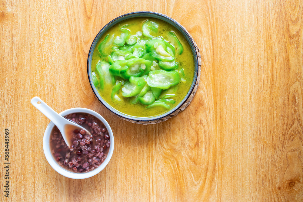 夏季食谱炒丝瓜红豆粥