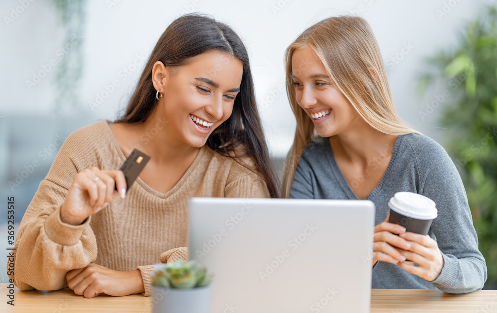 women doing online purchases.