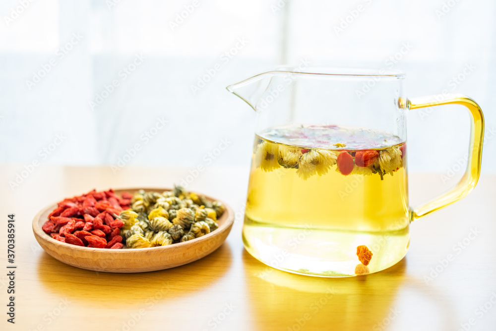 Herbal scented medlar and chrysanthemum tea