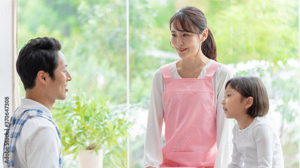 保育園で遊ぶ女の子