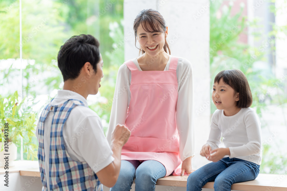 保育園で遊ぶ女の子