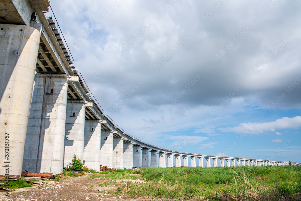 中国广州市南沙区在建南沙港铁路高架桥