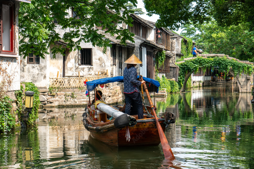 周庄古镇的民居与河流