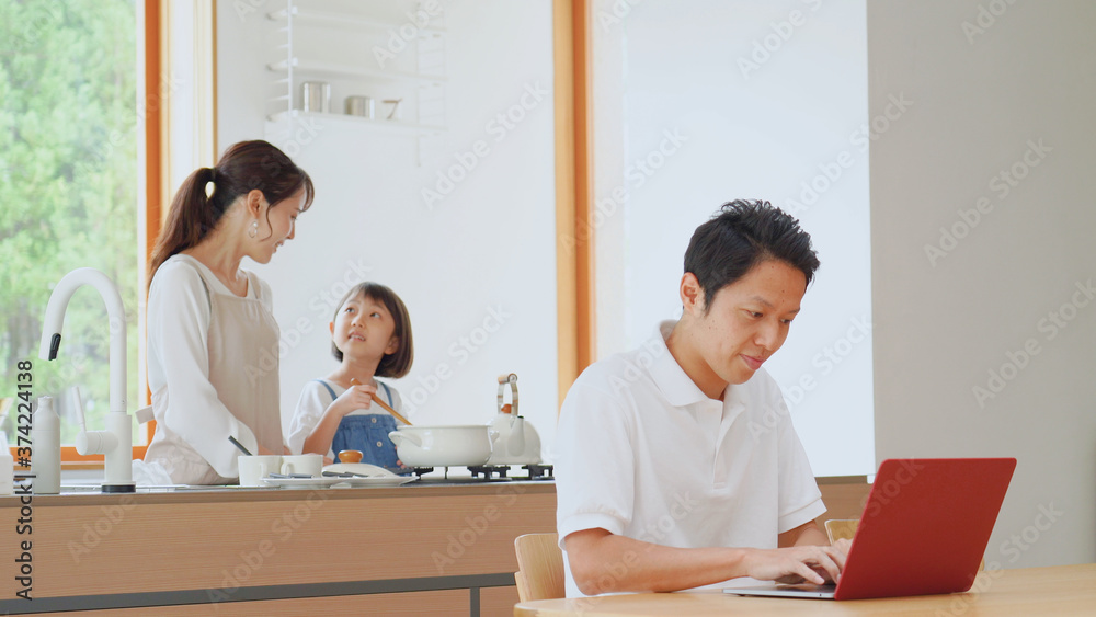 家族の料理風景