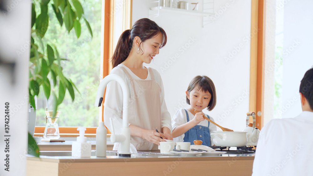 家族の料理風景