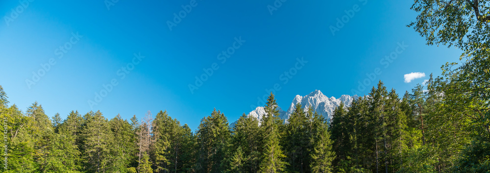 Zugspitze附近Hochblasen山的全景